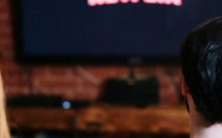 Ekim 2025'te Netflix'te İzlenecek Popüler Dizi ve Filmler