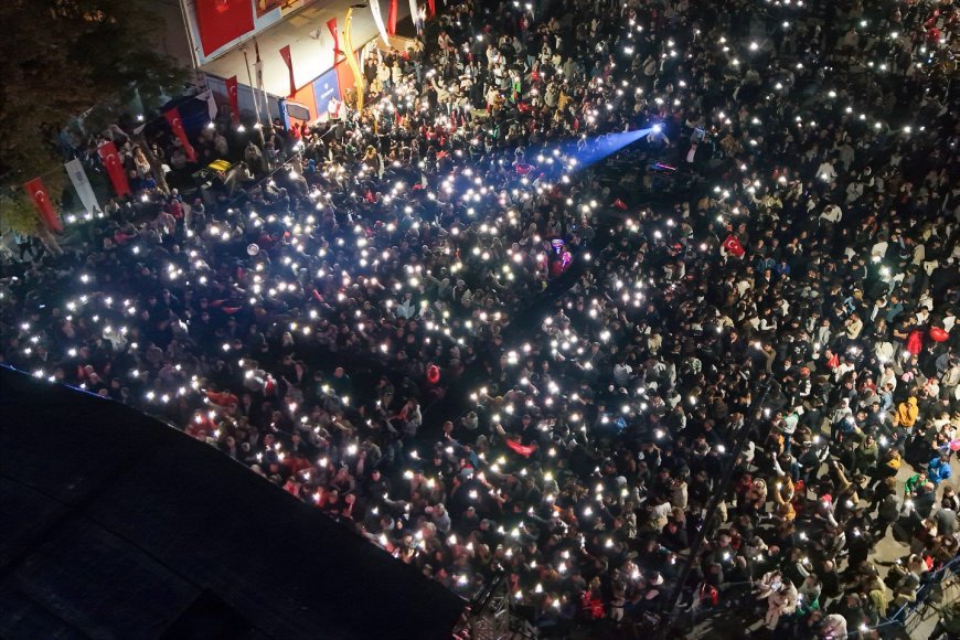 Silivri, Cumhuriyet Bayramının 102. Yılını 102 Metre Uzunluğundaki Bayrakla Kutladı!