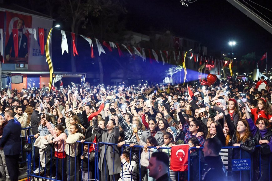 Silivri, Cumhuriyet Bayramının 102. Yılını 102 Metre Uzunluğundaki Bayrakla Kutladı!