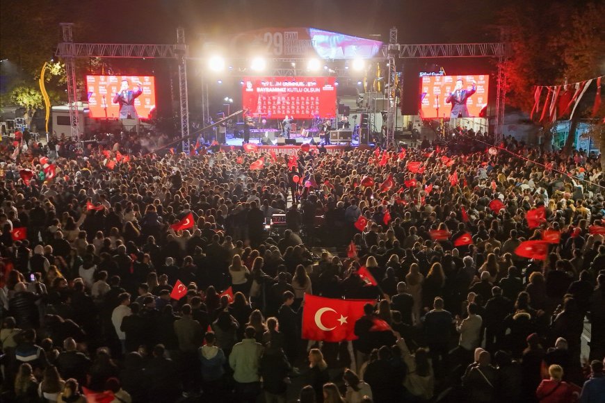 Silivri, Cumhuriyet Bayramının 102. Yılını 102 Metre Uzunluğundaki Bayrakla Kutladı!
